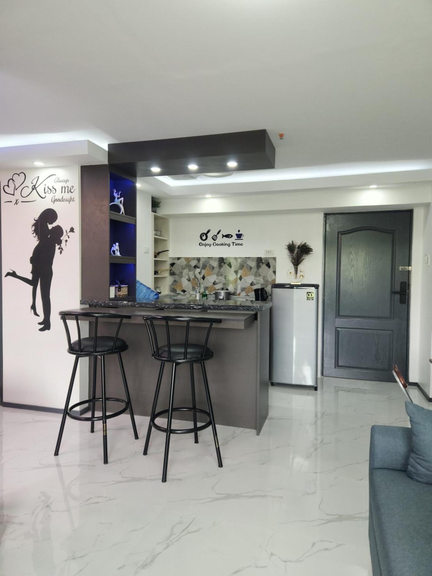 Condo Azur Suites B316 Near Airport, Netflix, Stylish, Cozy With Swimming Pool Мактан Екстер'єр фото